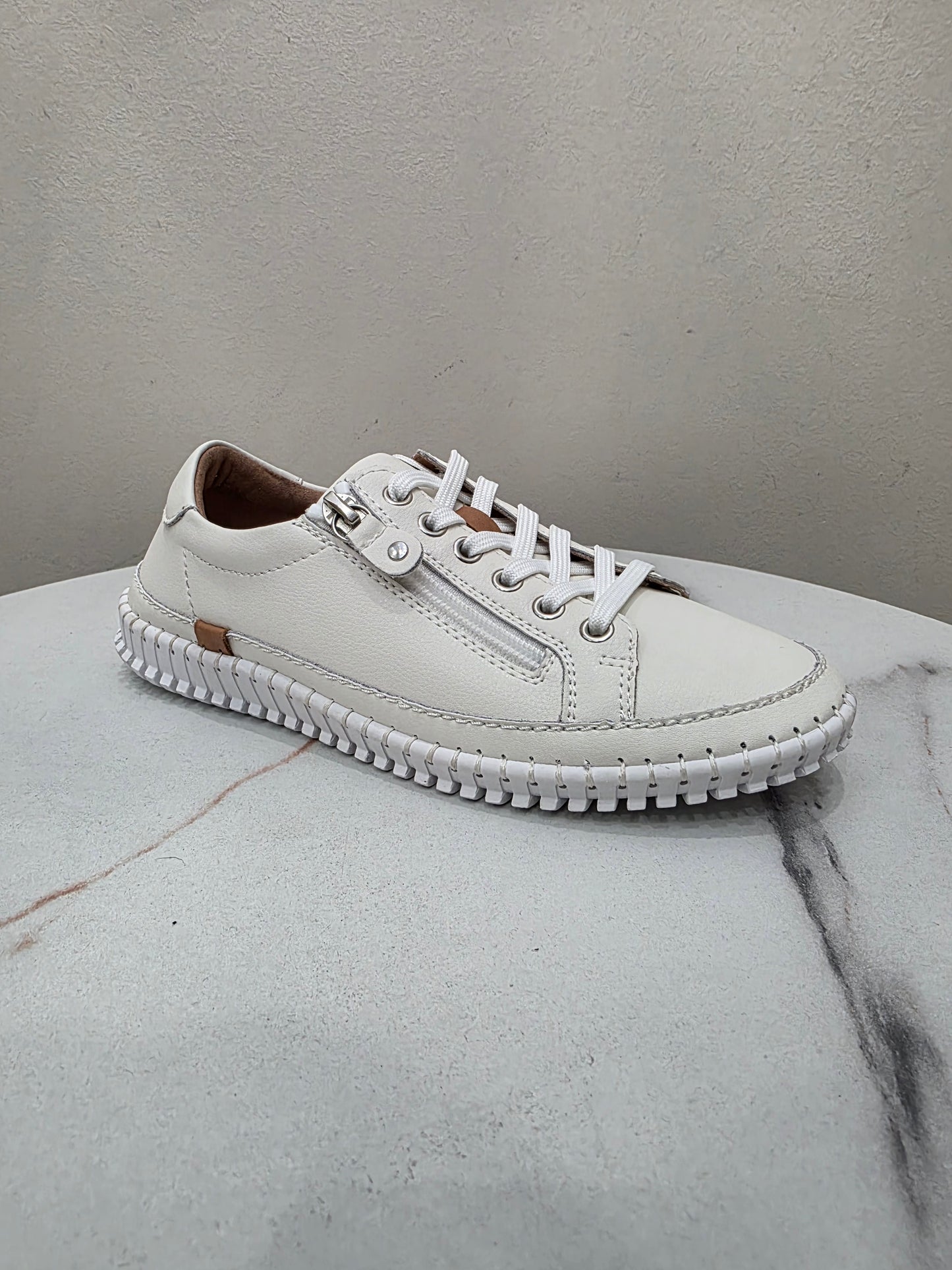 Tylisha sneaker CC Resorts