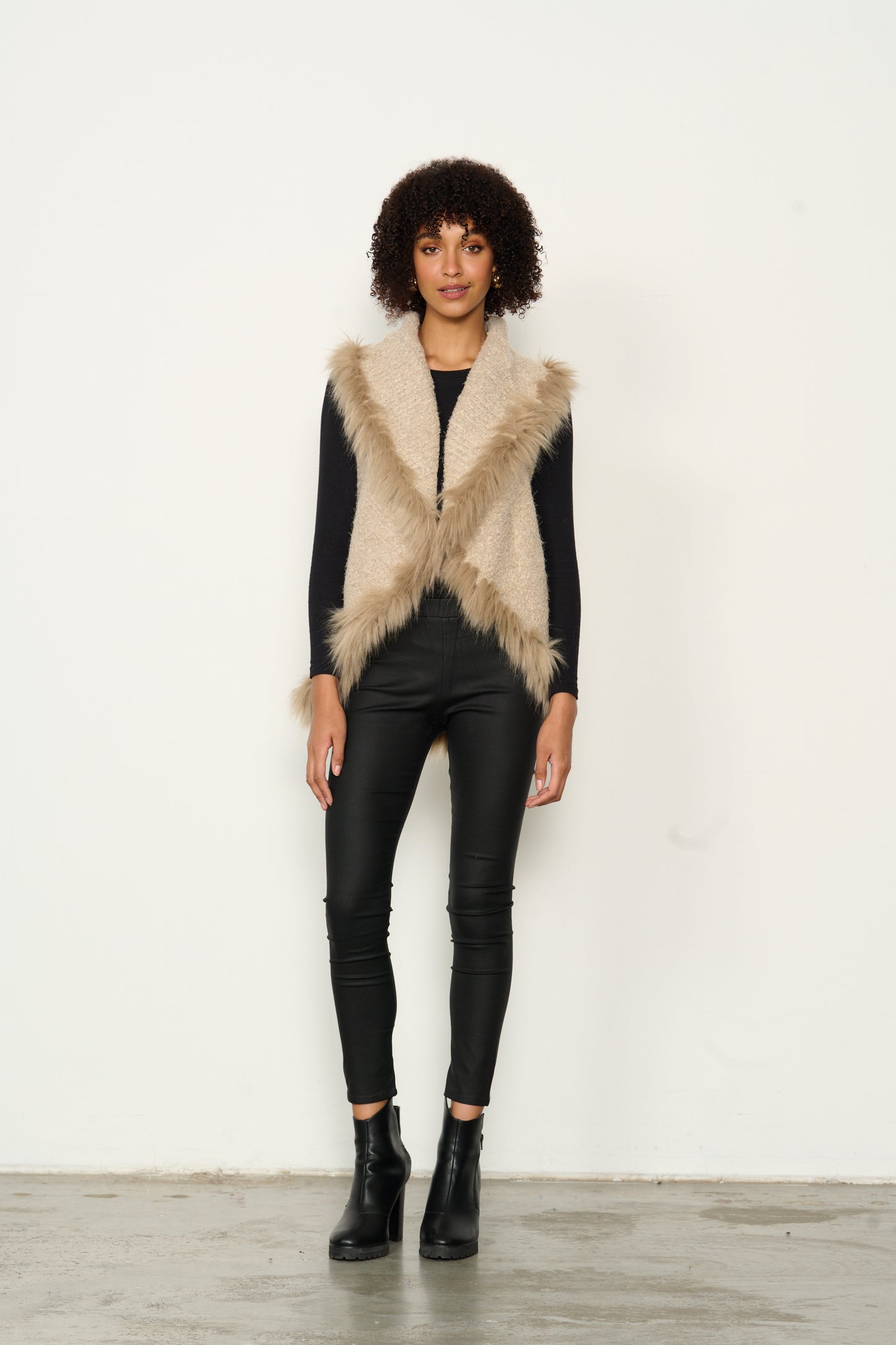 Vest- Knit w/faux fur trim