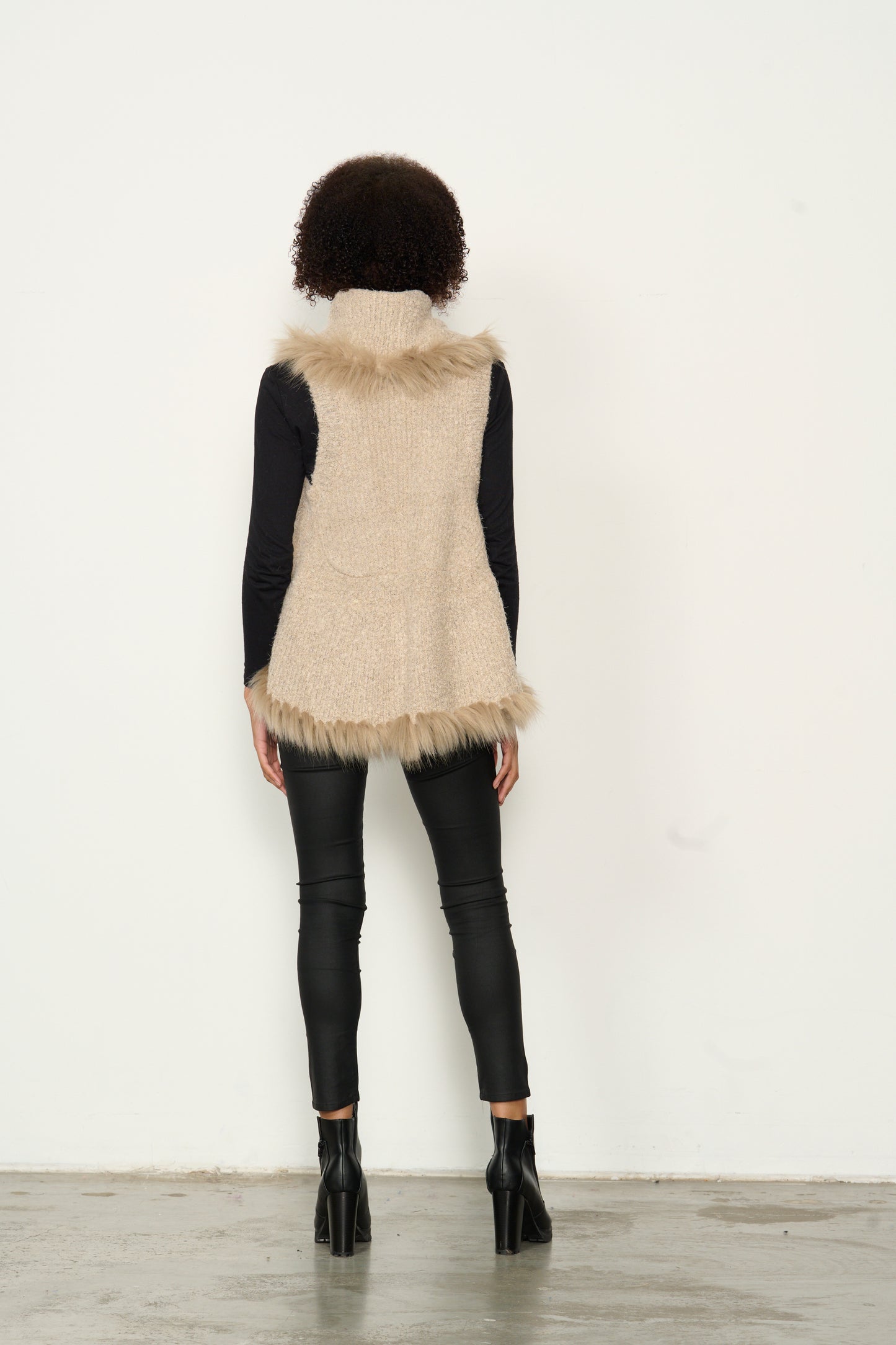 Vest- Knit w/faux fur trim