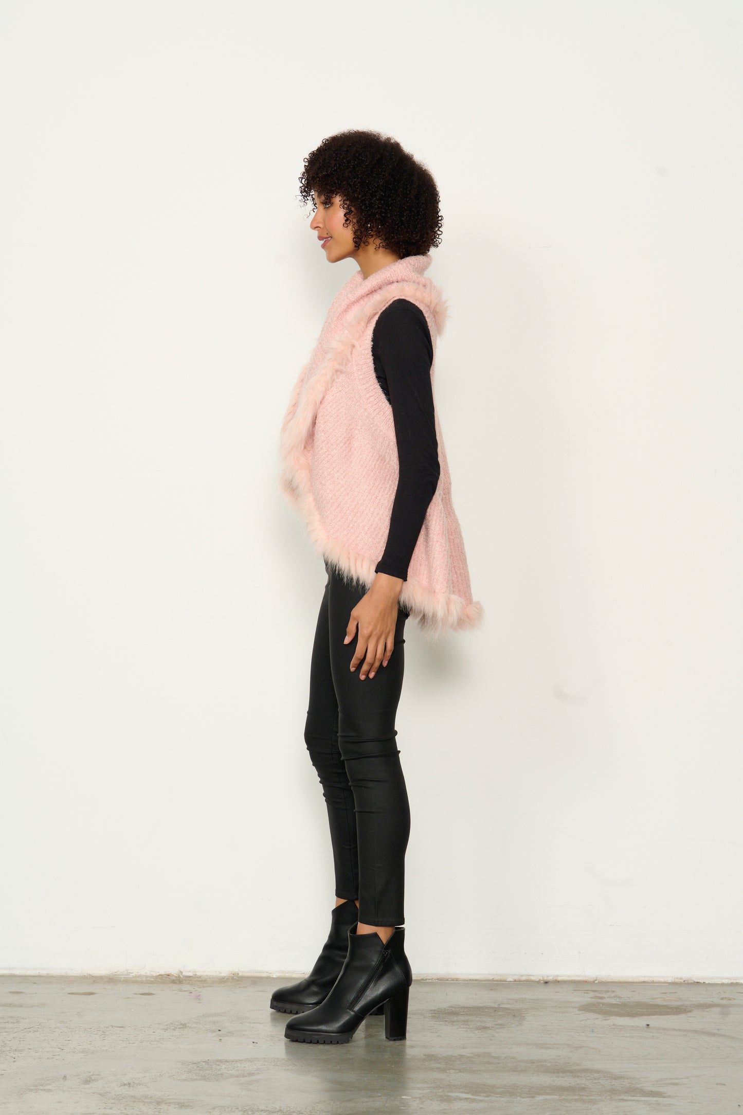 Vest- Knit w/faux fur trim