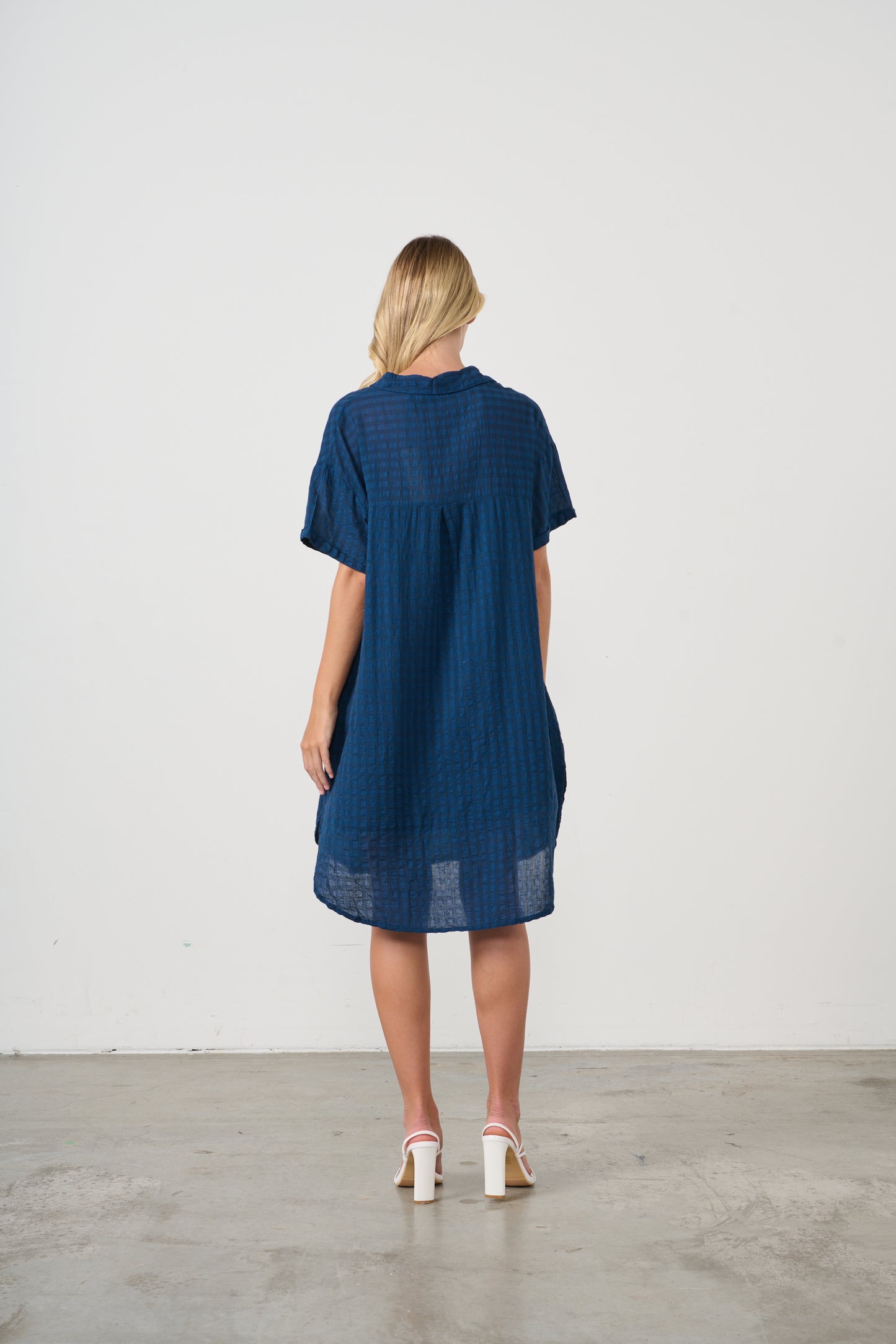 Dress w scoop hem