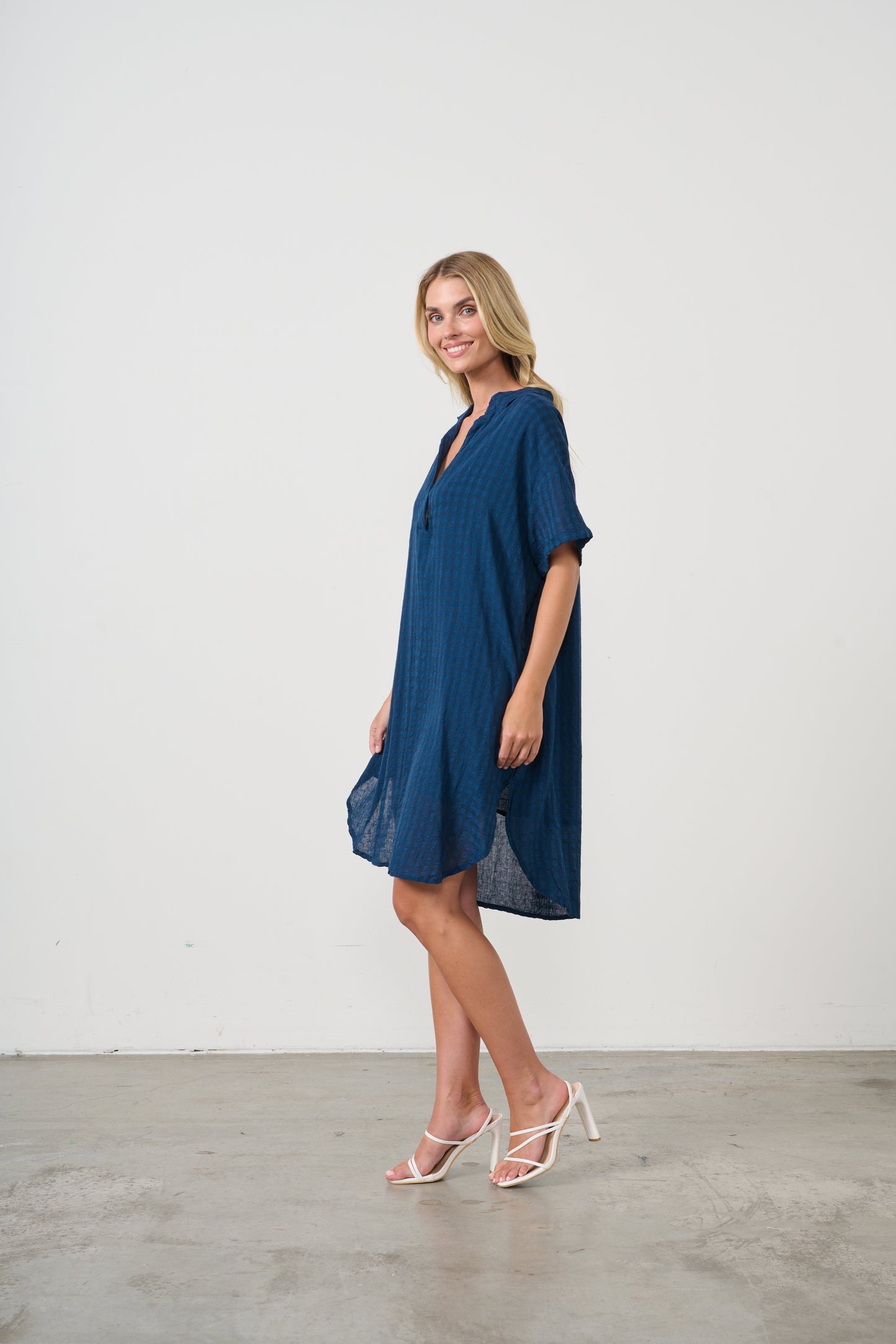 Dress w scoop hem