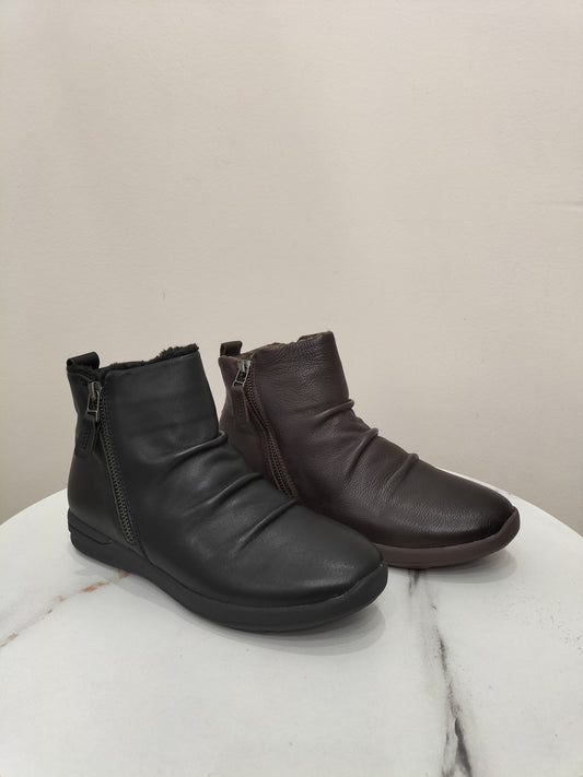 Nina II Scholl Boot