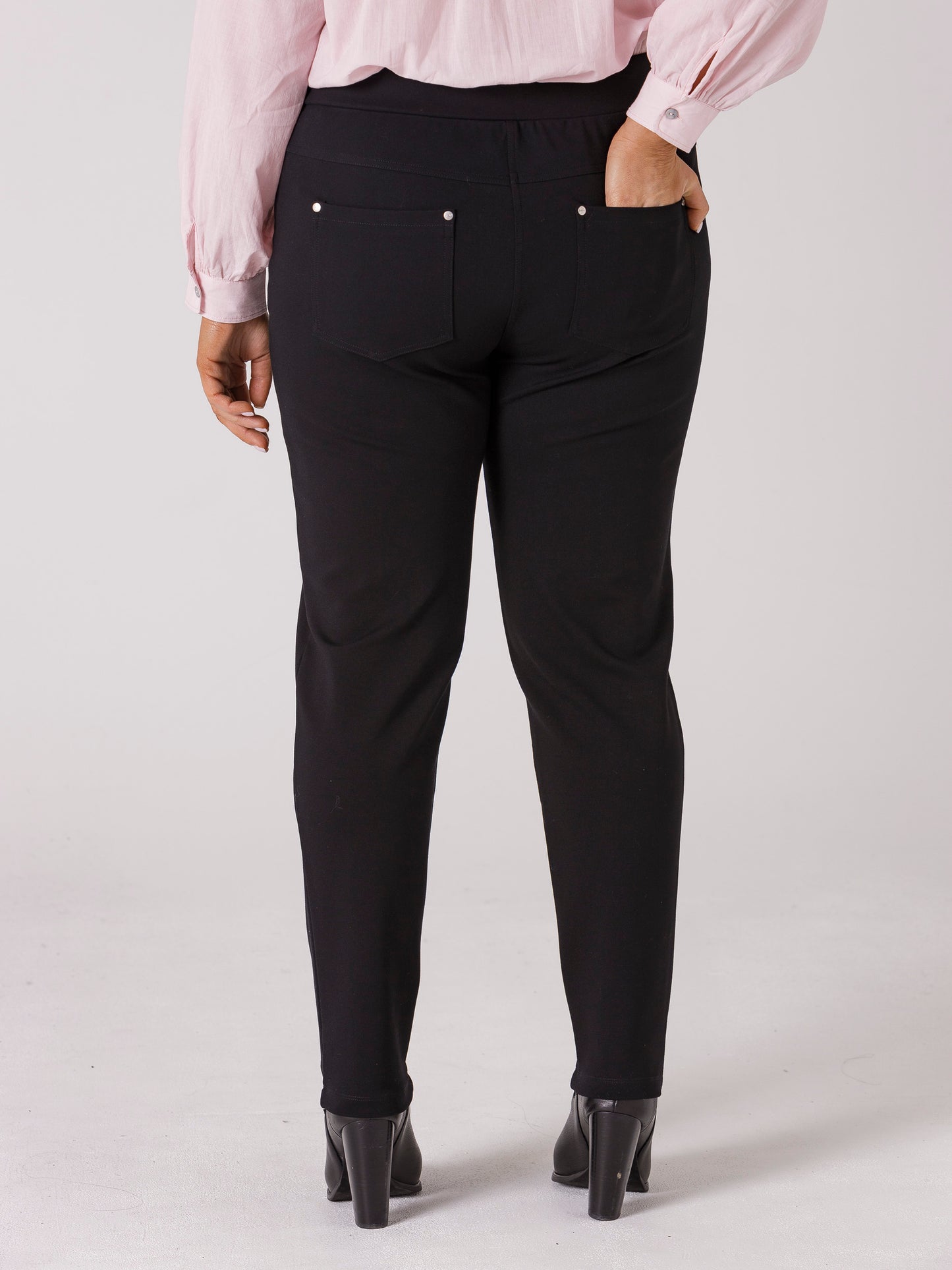 Pull- On Stretch Pant